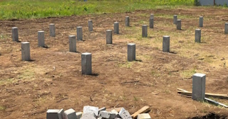 Фундамент на забивных жб сваях под ключ в Североуральске - фундамент из забивных железобетонных свай цена от 3224 руб/м2